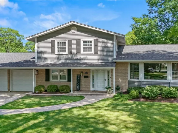 923 E Schirra Dr, Palatine, IL 60074