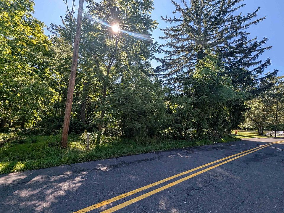 2nd image of 261 Hollow Rd
