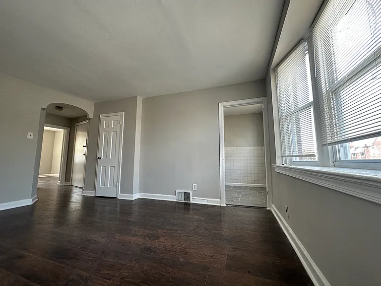 1422 Greeby St #1 — Photo 3