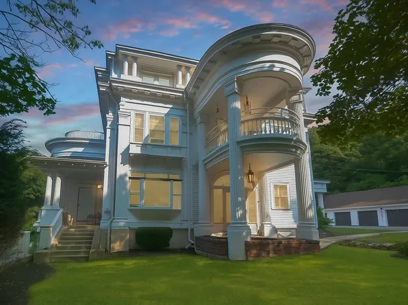 1401 Great Pond Rd APT 8, North Andover, MA 01845