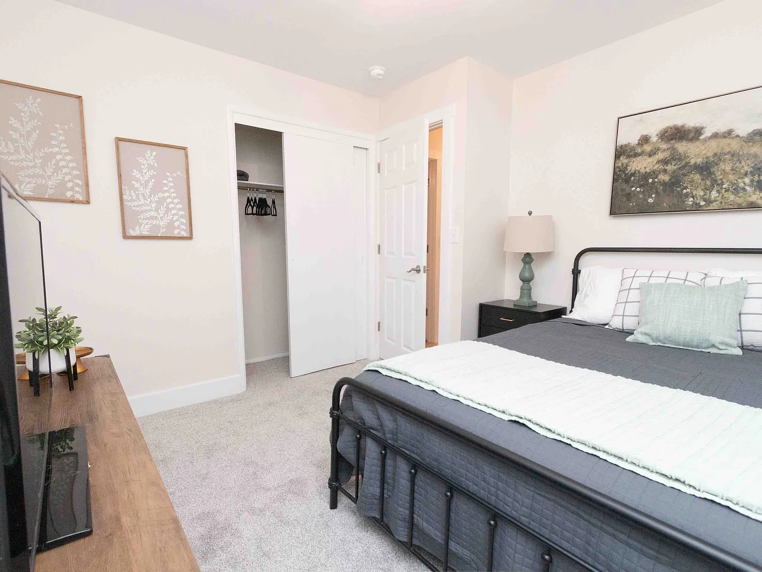 3 bed, 1000 sqft, $1,750 — Photo 4