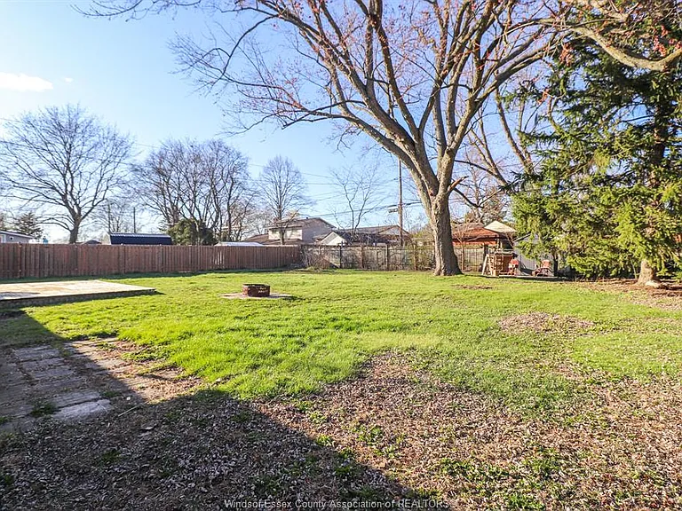 431 Maple Ave — Photo 21