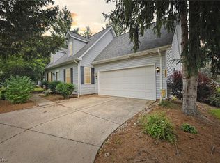 402 E Barrington Dr, Chardon, OH 44024