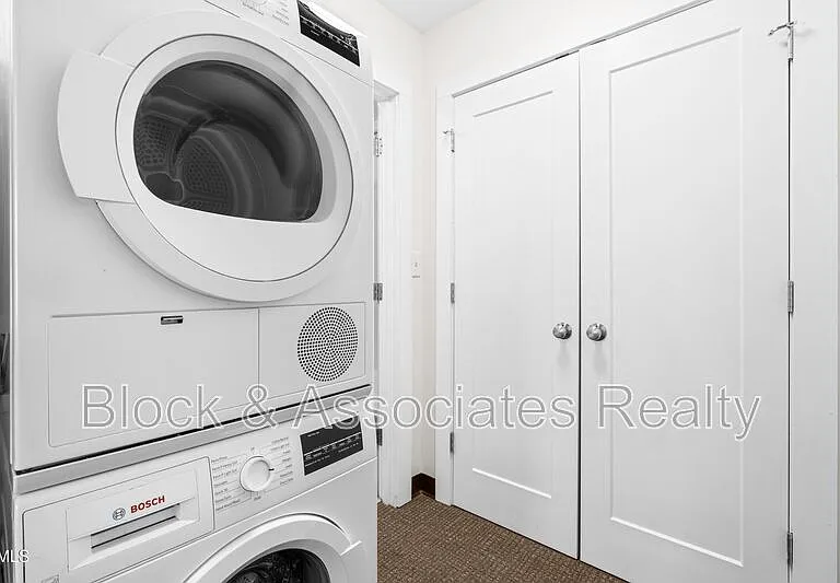 5104 Hollyridge Dr #103 — Photo 13
