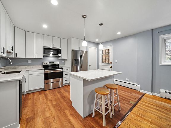 2nd image of 4201 N Paulina St APT 2B