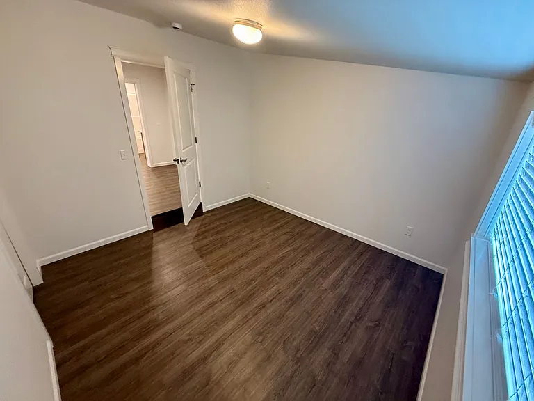 1329 Elm St — Photo 20
