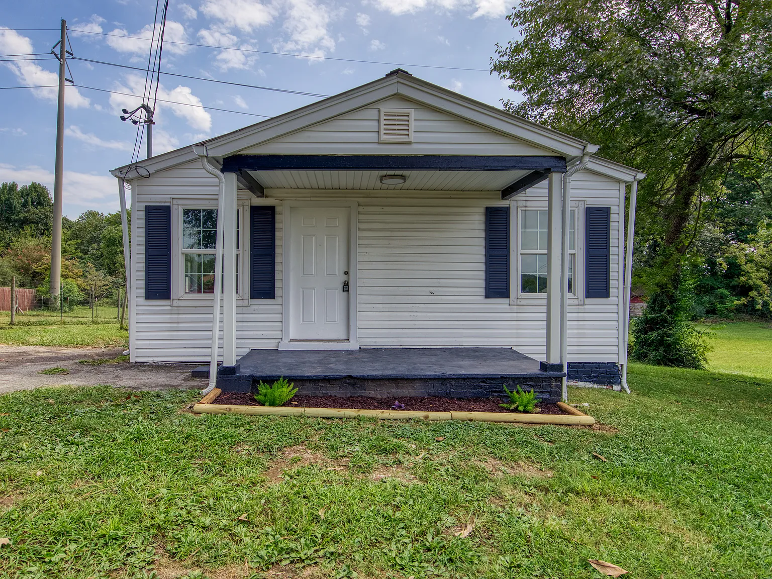 2 bed, 900 sqft, $1,700 — Photo 2