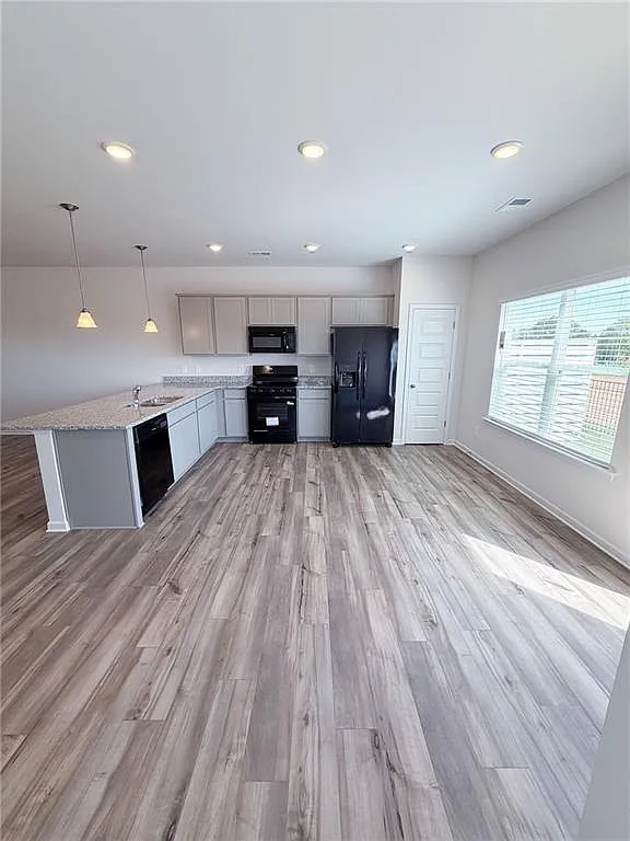 3 bed, 2.5 bath, 1730 sqft, $1,900 — Photo 3