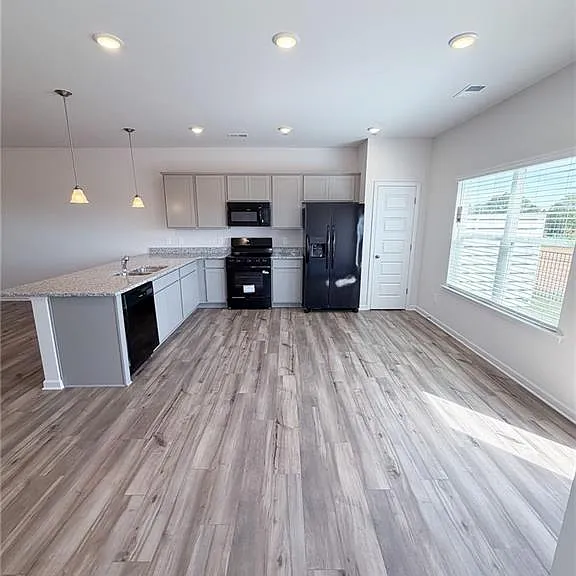 1017 Stiles Ct — Photo 3