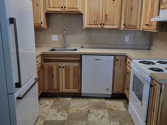 2nd image of 1107 S Ivy St #1107