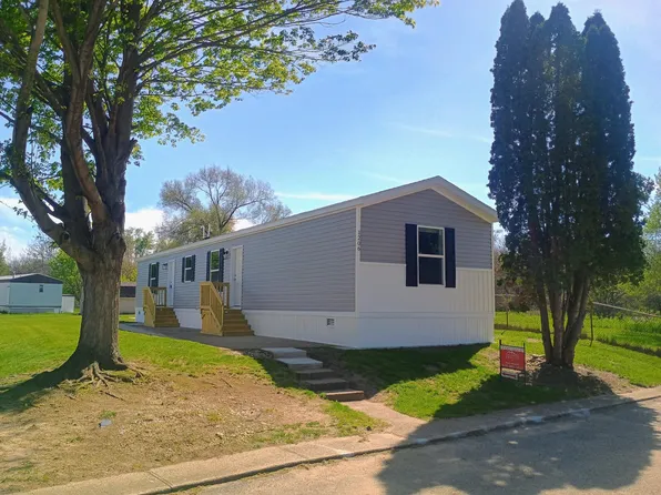 1206 Carl Ct, Plainwell, MI 49080