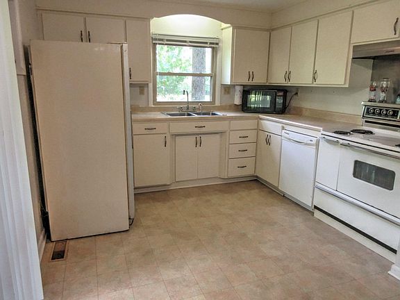 5th image of 704 Oakland Dr