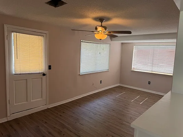 2907 Balfour Ave — Photo 4