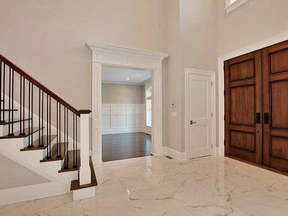4th image of 36 Clover Ln