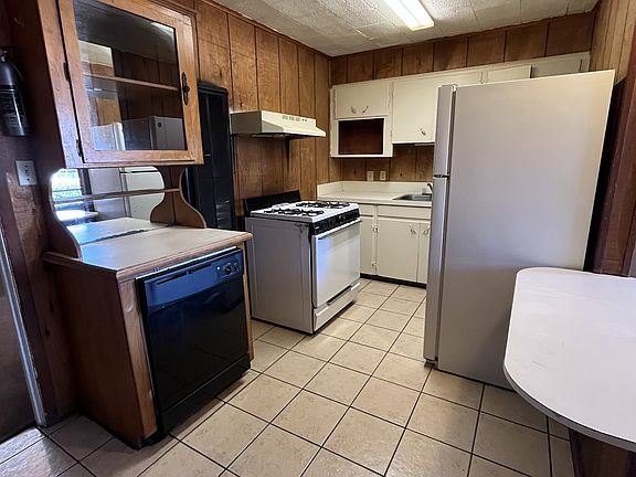 4th image of 211 Dalton St APT 3