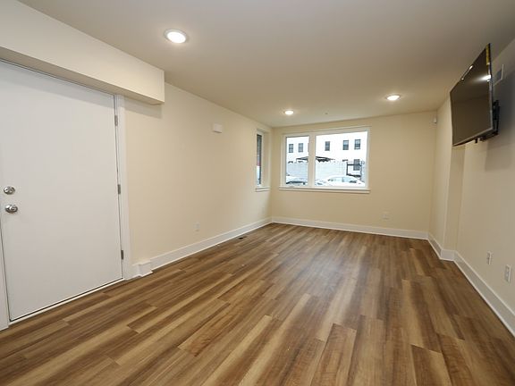 2nd image of 1519 N Sydenham St