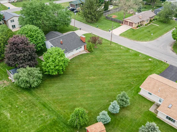 Charles St, Middleville, MI 49333