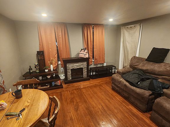 4th image of 1509 Turnpike St