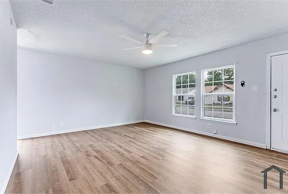 4847 Aspen Wood Dr — Photo 2