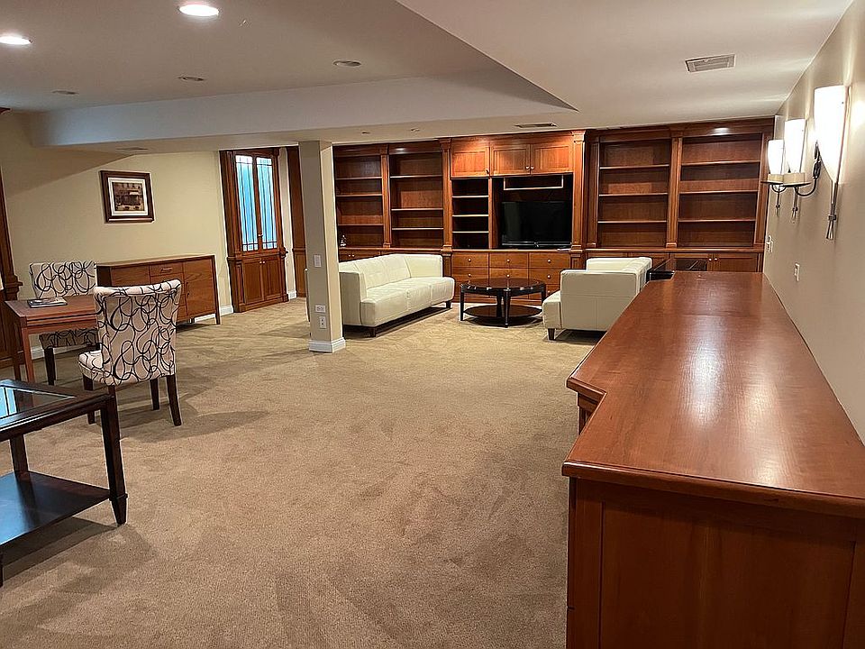 1st image of 120 Commons Dr