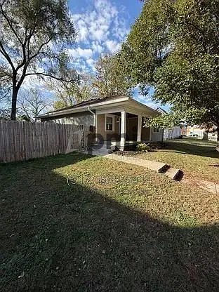 2 bed, 1.0 bath, 1006 sqft, $1,265 — Photo 2