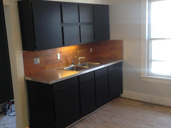 3rd image of 1831 W 52nd St