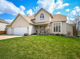 879 Chatham Dr, Carol Stream, IL 60188