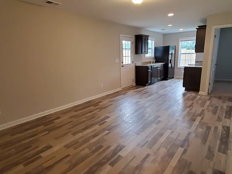 129 Nobility Dr — Photo 2