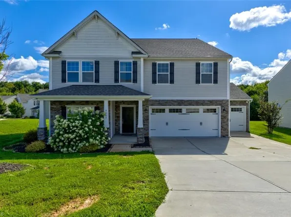 4509 Wedge Dr, Pfafftown, NC 27040