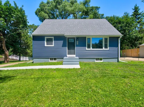 2115 E River Rd NE, Rochester, MN 55906