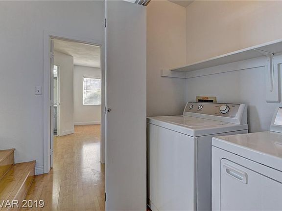 5th image of 1733 Comstock Dr