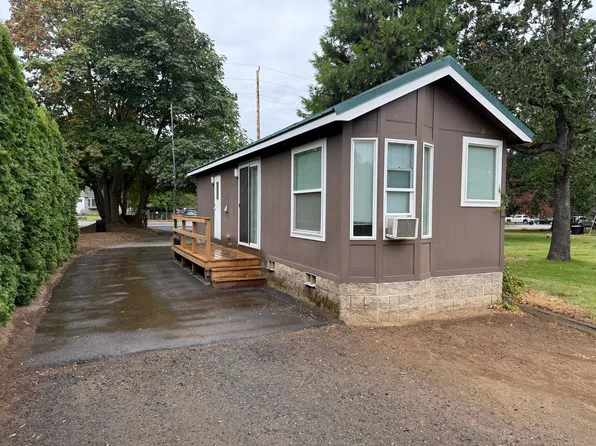 1235 Tucker Rd, Hood River, OR 97031
