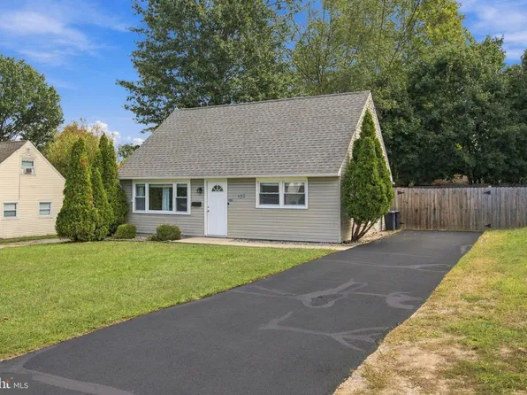 122 Stratford Ave, Ewing, NJ 08618