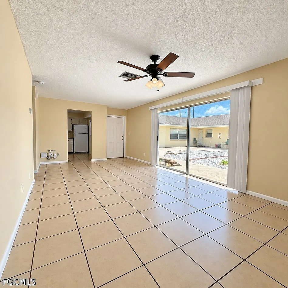 2 bed, 2.0 bath, 1070 sqft, $1,195 — Photo 3
