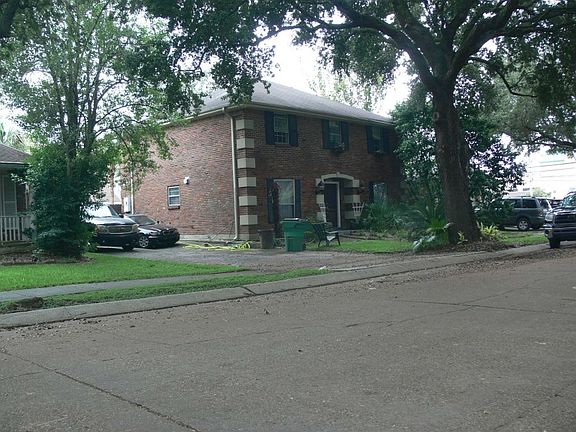 3rd image of 4505 Chateau Dr