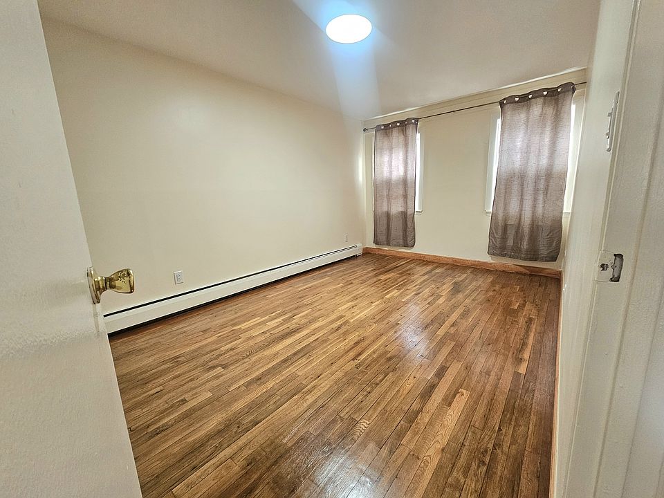 2nd image of 948 E 81st St APT 1