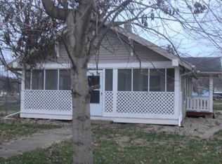 207 SW 9th St, Oak Grove, MO 64075