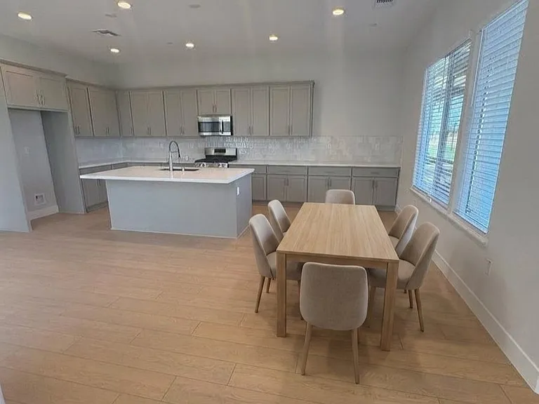 1870 Foster Ln — Photo 3
