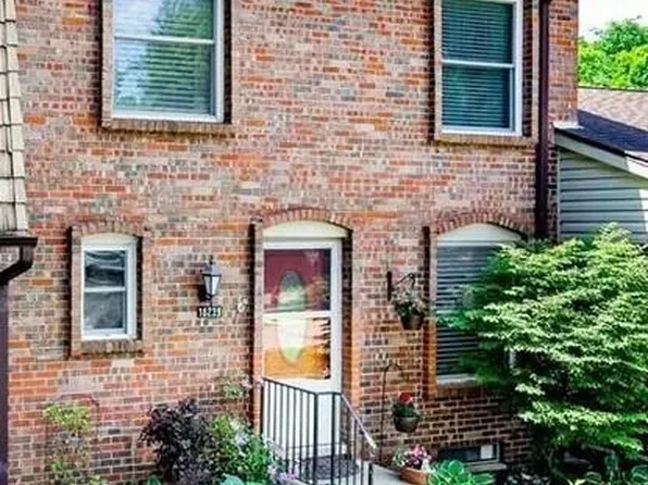 18239 Jamestown Cir, Northville, MI 48168