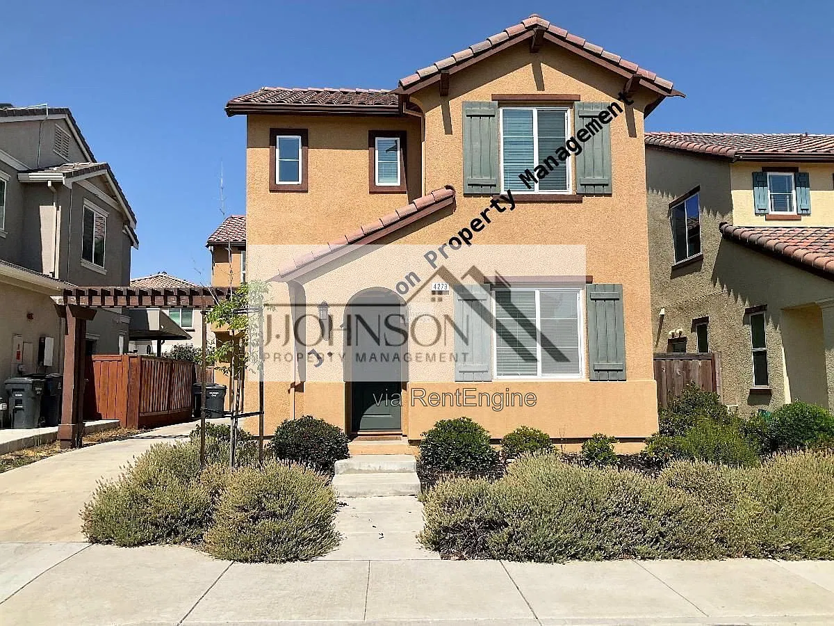 4 bed, 2.5 bath, 2500 sqft, $3,100 — Photo 3