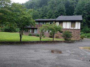 1015 Green Leaf Rd, Grundy, VA 24614