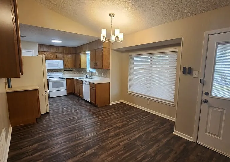 3008 Westrim Dr — Photo 3