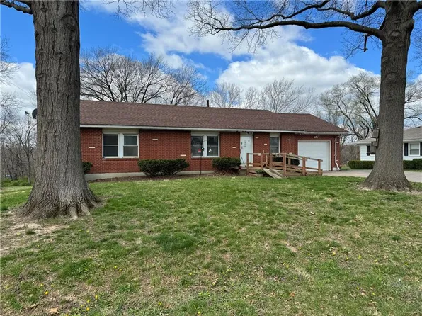 3018 Iowa St, Leavenworth, KS 66048
