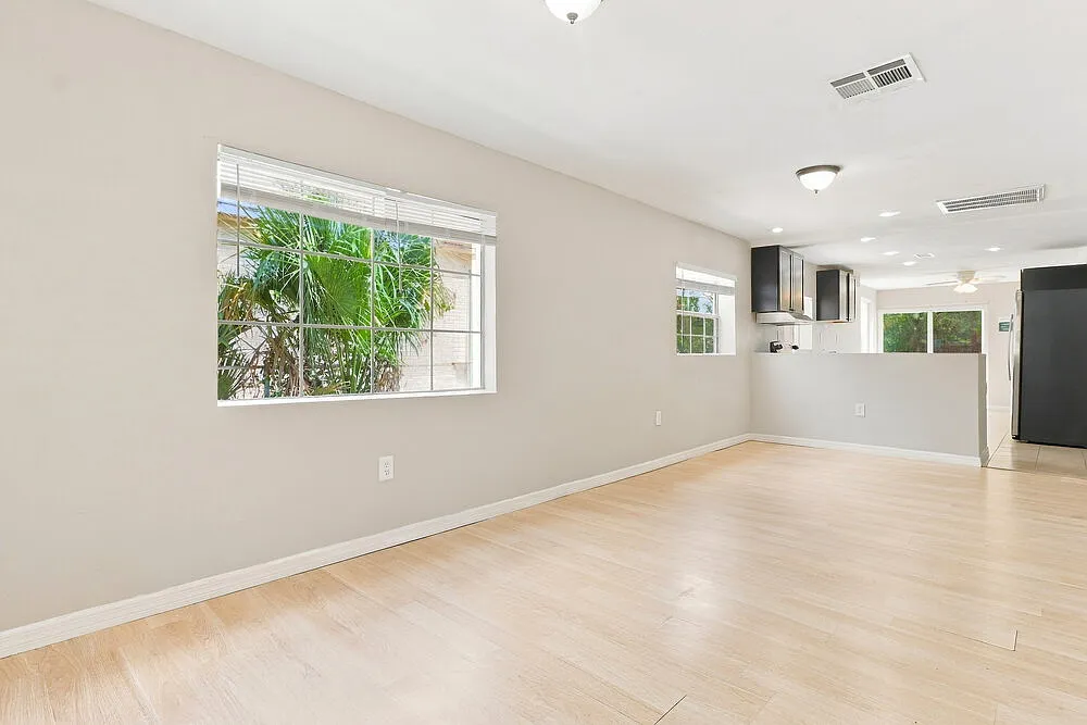2 bed, 2.0 bath, 1298 sqft, $1,665 — Photo 4