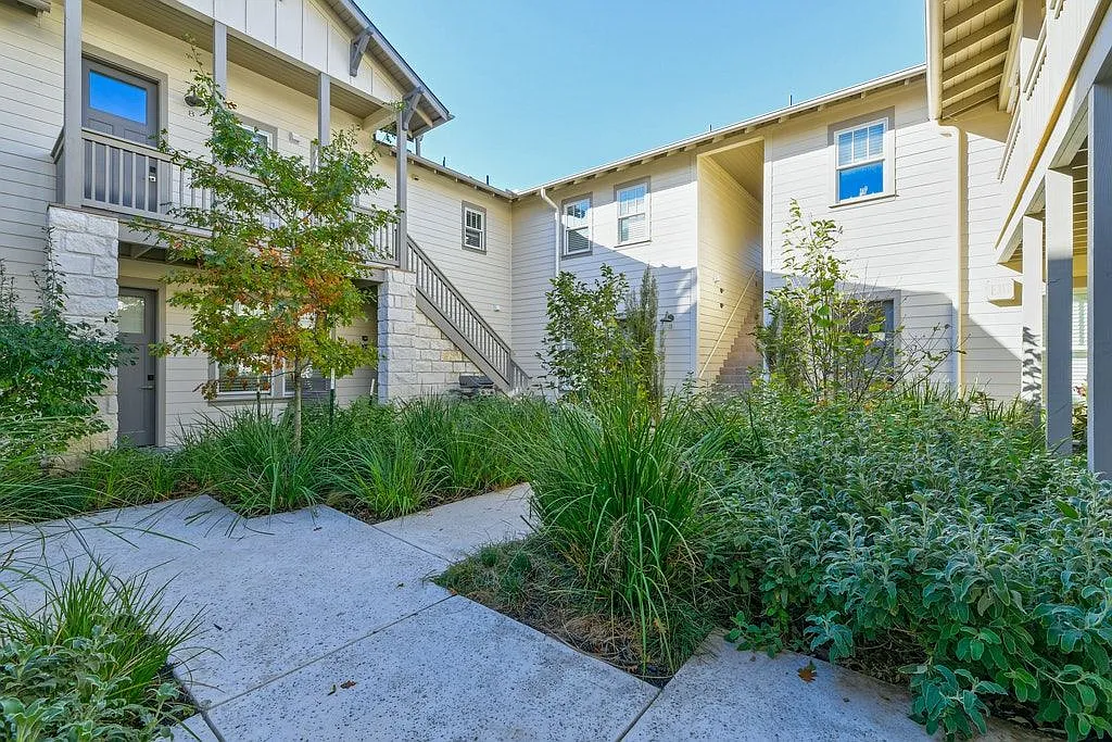 1 bed, 769 sqft, $1,515 — Photo 2