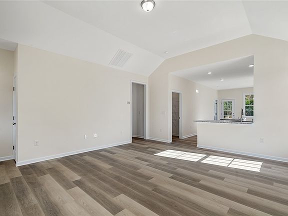 5th image of 335 Winston St