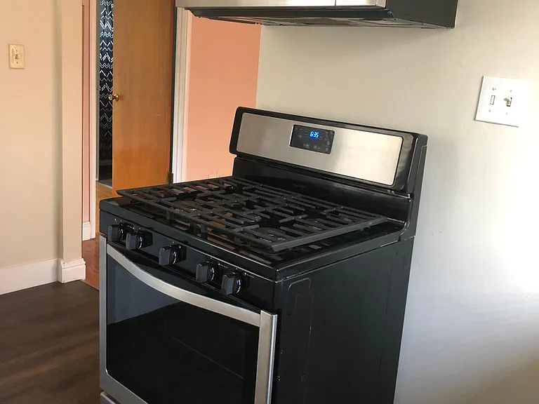 1817 V St #A — Photo 2
