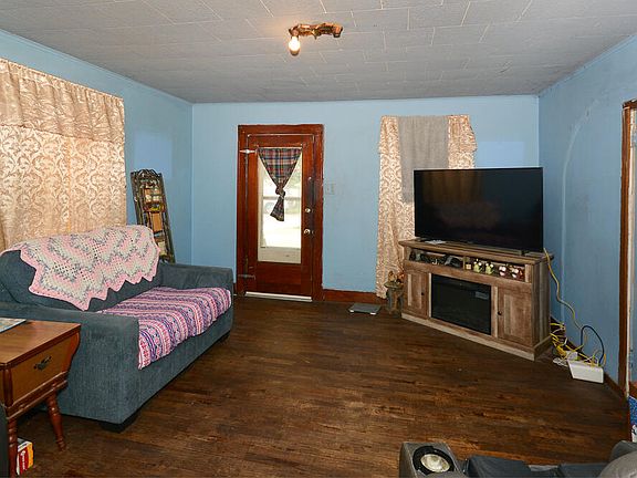 3rd image of 212 N Brown St