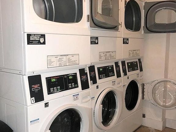 5th image of 301 E 53rd St #2G