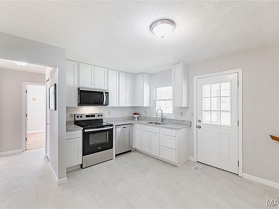 3rd image of 3113 Pearl Harbor Dr